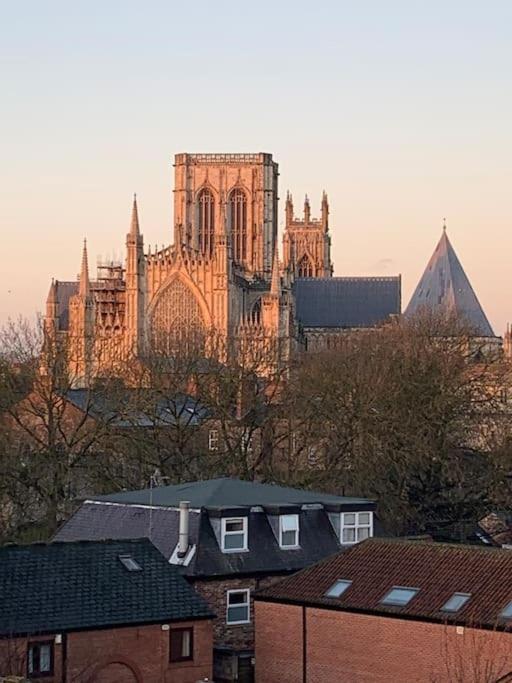 Betty'S Minster View - 6 Twins Or 3 Superkings -Central With Free Parking York Exterior foto
